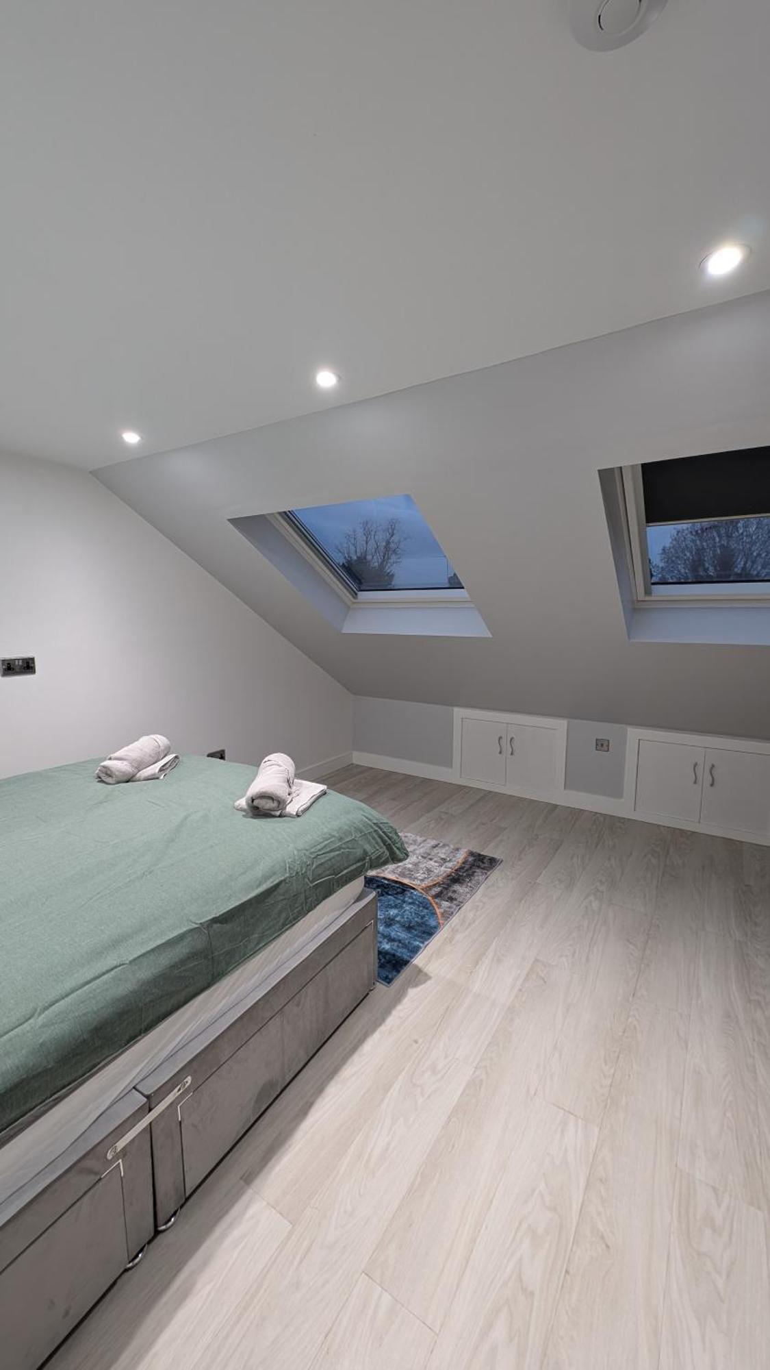 Family Friendly Fully Refurbished 3 Bedroom, 3 Bathroom In *