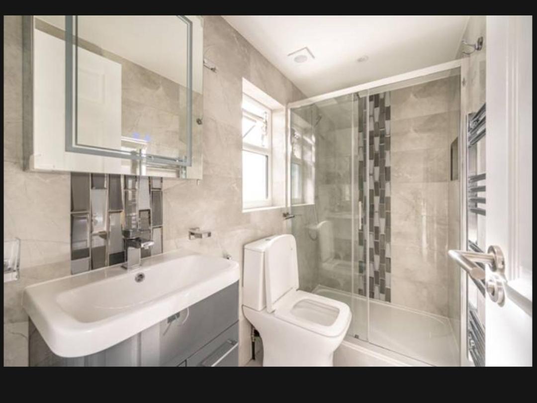 Family Friendly Fully Refurbished 3 Bedroom, 3 Bathroom In *