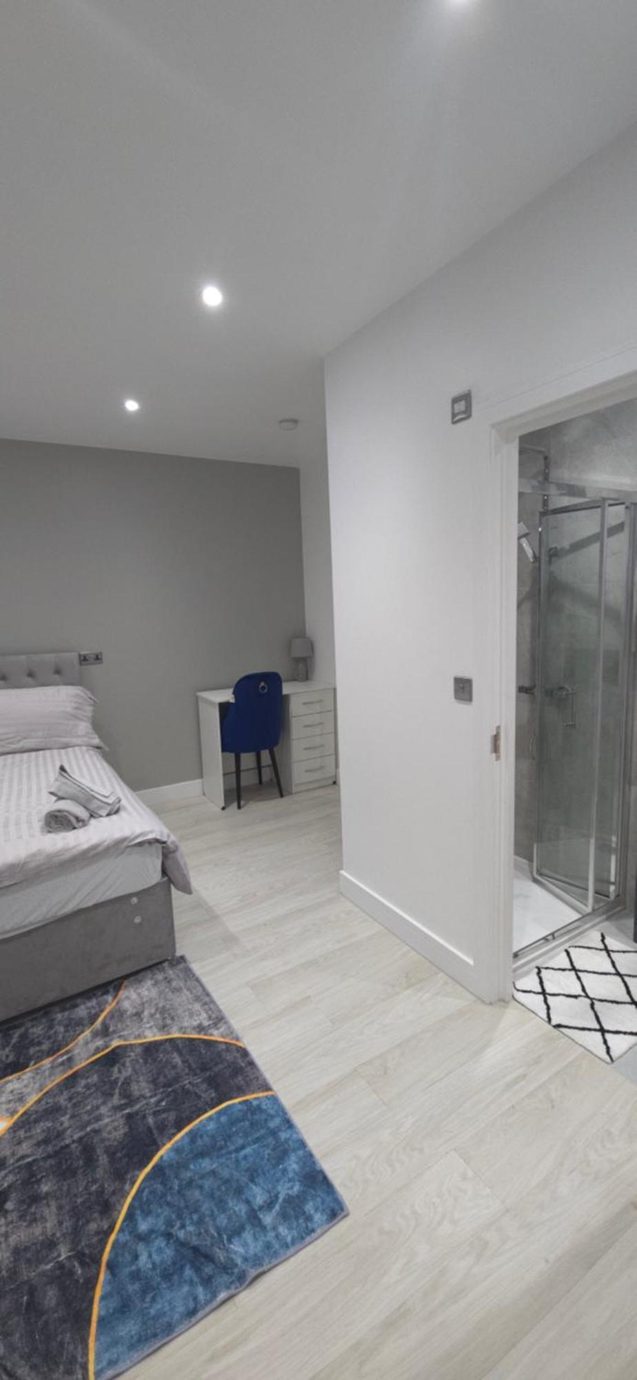 Family Friendly Fully Refurbished 3 Bedroom, 3 Bathroom In