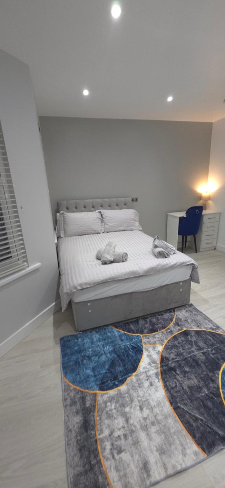 Family Friendly Fully Refurbished 3 Bedroom, 3 Bathroom In