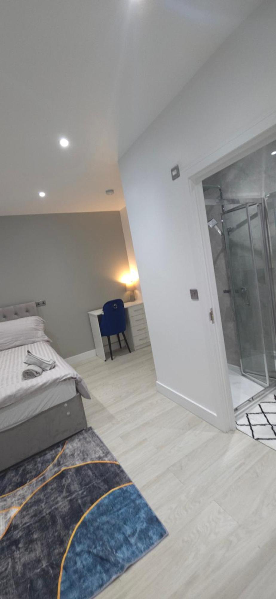 Family Friendly Fully Refurbished 3 Bedroom, 3 Bathroom In London
